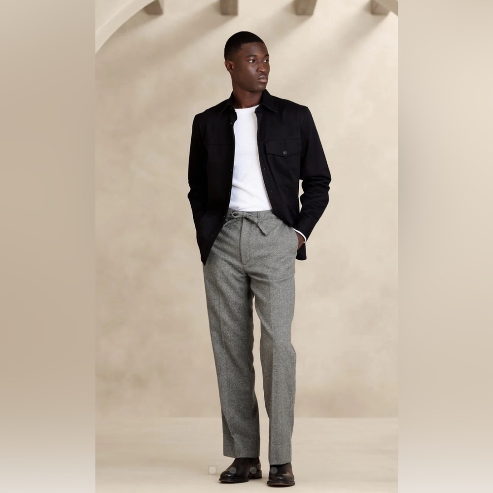 NWT Banana Republic Men’s Salado Straight Italian Gray Flannel Pants Size Small.